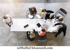 hoog overzicht, van, handel team, vergadering, op het bureau, in, bureau