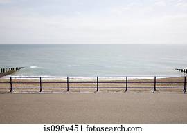 Horizon over sea and promenade