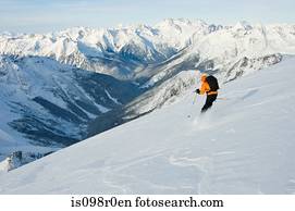 um, homem, esquiando