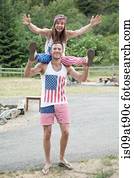 retrato, de, par, desgastar, bandeira americana, traje, celebrando, dia independência, eua