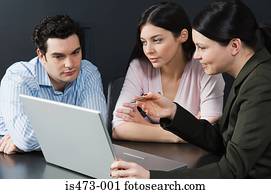 gerente banco, ajudando, par