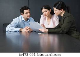 gerente banco, ajudando, par