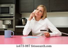 mulher, banco telefone