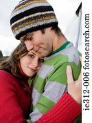 jeden, couple hugging