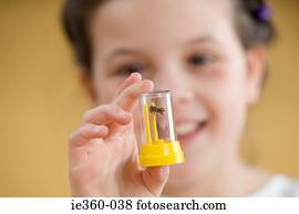 menina, com, um, inseto