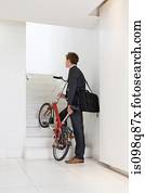 homem escritório, com, bicicleta