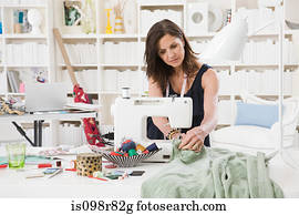 desenhista moda, cosendo