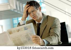 homem negócios, jornal leitura