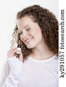 mulher, cheirando, óleo aromatherapy