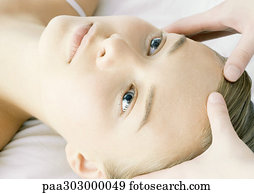 mulher, tendo, massagem cabeça