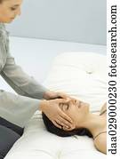 mulher, recebendo, massagem cabeça, recortado, vista