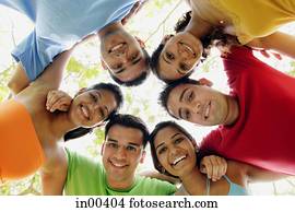 grupo, de, adultos jóvenes, se arma por todas partes, cada, other,, sonriente