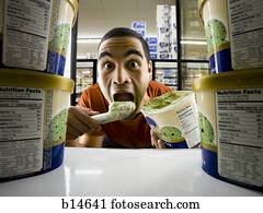 איש אוכל גלידה, ב, מכולת