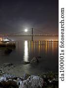 colheita, lua, conjuntos, sobre, a, rio tagus, e, cidade, de, lisboa, Portugal.