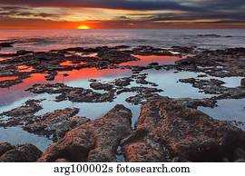 piscinas relativo maré, refletir, a, amanhecer, cores, durante, a, outono, equinox.