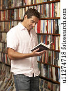 macho, cliente, em, livraria