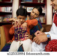 família, com, presentes, ligado, Diwali