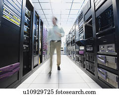 homem, trabalhando, em, dados centram