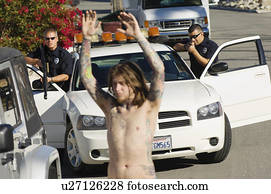 policia, prendendo, homem jovem