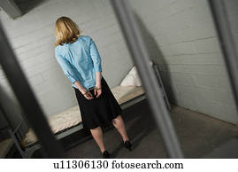 女性の保有物 手錠 の後ろ 背中 画像 3 女性の保有物 手錠 の後ろ 背中 ストックフォト Fotosearch