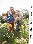 família, ligado, páscoa ovo caça, em, narciso, campo