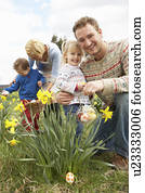 família, ligado, páscoa ovo caça, em, narciso, campo