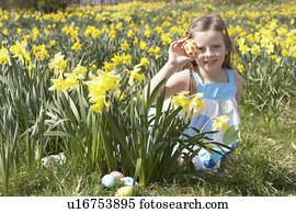menina, ligado, páscoa ovo caça, em, narciso, campo