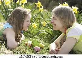 mãe filha, ligado, páscoa ovo caça, em, narciso, campo