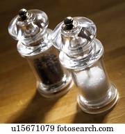 Salt and pepper mills