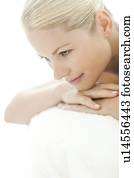 mulher relaxando, em, um, spa