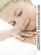 mulher relaxando, em, um, spa