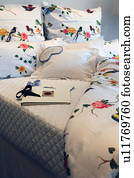 Pillows and duvet with bird and flower imprint