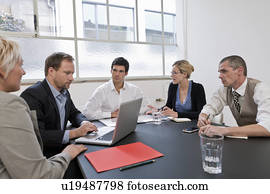 equipe negócio, discutir, seu, estratégia