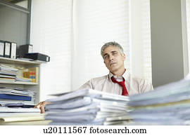 mann i tjeneste, med, haug av paperwork