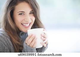 mulher, com, bebida quente