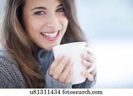 mulher, com, bebida quente