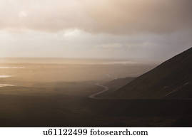 distante, vista, de, dê estrada corda, em, nebuloso, paisagem, Reykjanes, islândia