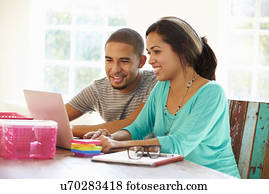 pareja, trabajando, en, oficina, en casa