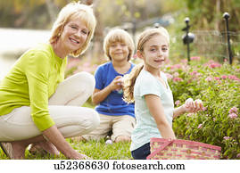 vó, com, grandchildren, ligado, páscoa ovo caça, em, jardim