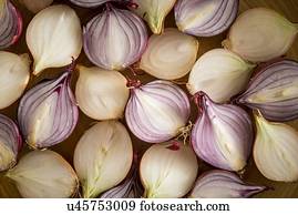Red and brown onions