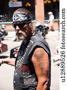 retrato, headshot, membro grupo, tatoos, motocicleta