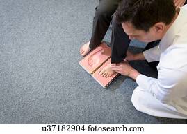 Making a foot imprint mould for orthopaedic foot support