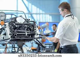 engenheiro, usando, computadorizado, ferramentas, montar, car, em, robótica, pesquise facilidade