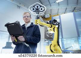 retrato, de, engenheiro, com, robô, em, robótica, pesquise facilidade