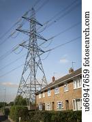 voltagem alta, transmissão, linhas, passagem, perto, para, habitação, midlands ocidental, UK.