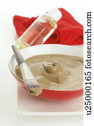 Facial mask made of healing earth