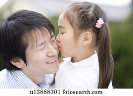 Photography of a daughter kissing father, Differential Focus