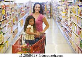 mãe, e, filha jovem, shopping, em, um, mercearia, store.