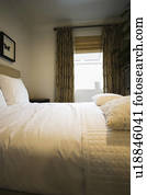 limpo, branca, cama, com, colcha, e, travesseiros