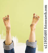 καυκάσιος, γυναίκα, γάμπα, και, βρώμικος, πόδια, ακινητοποιούμαι ανακριτού, μέσα, αδιακανόνιστοσ.